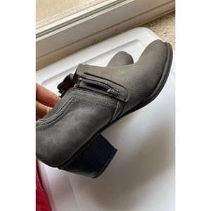 Natural Soul gray booties 9.5M